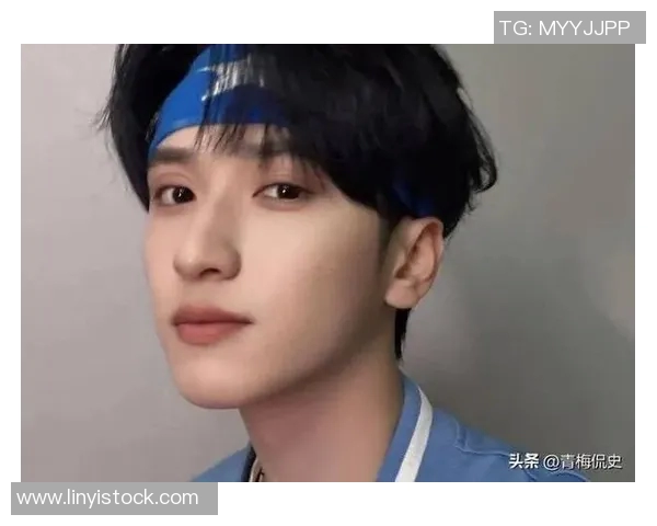 严浩翔心目中的足球偶像是谁他对这位明星的喜爱之情如何表达